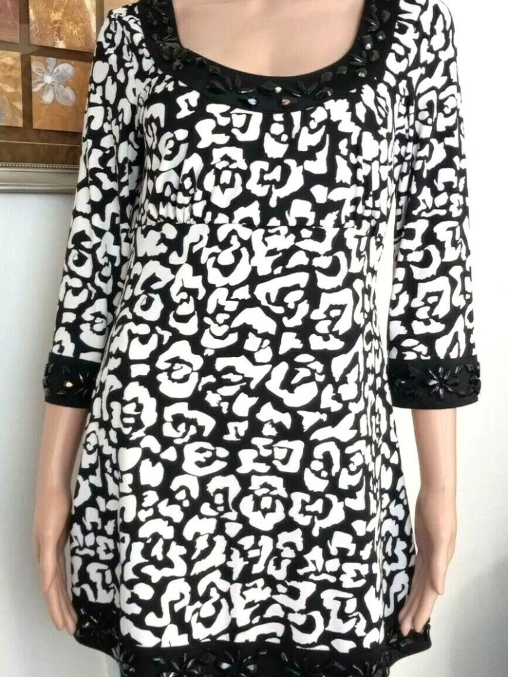 White House Black Market Black and White Graphic 3/4 Sleeve Blouse